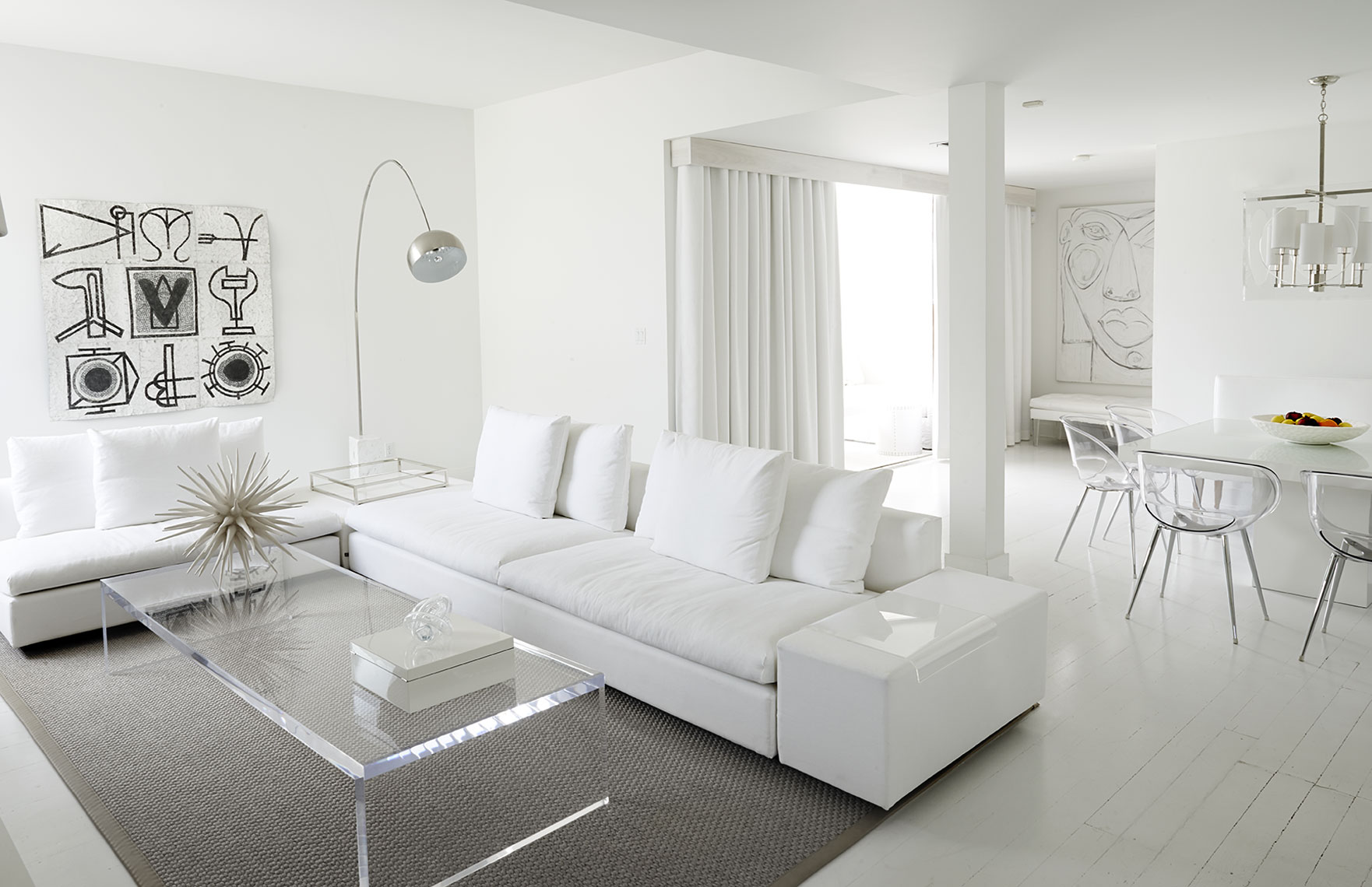 Villa Vicci bright white interiors by Alison Gootee Photography