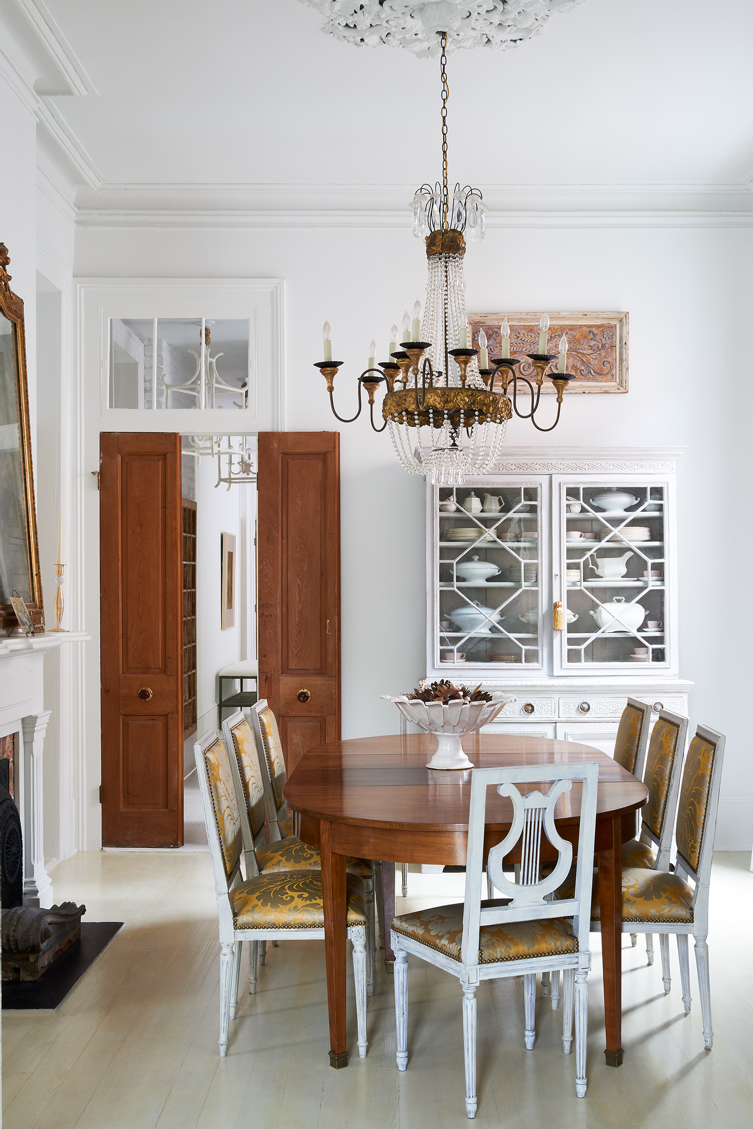 Formal dining room in the New Orleans home of Julie Neill in Garden and Gun Magazine by Alison Gootee photography