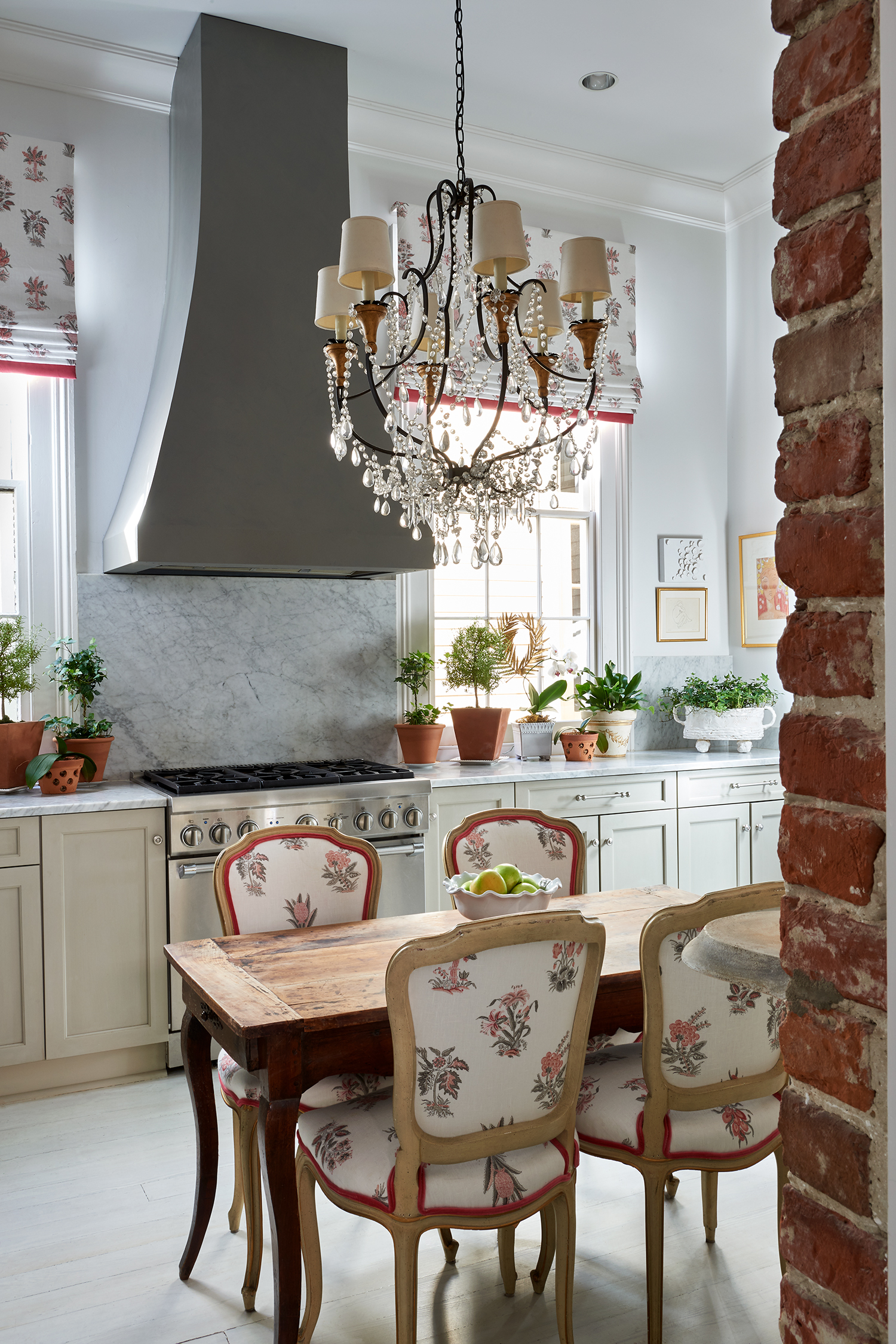 kitchen in the New Orleans home of Julie Neill in Garden and Gun Magazine by Alison Gootee photography