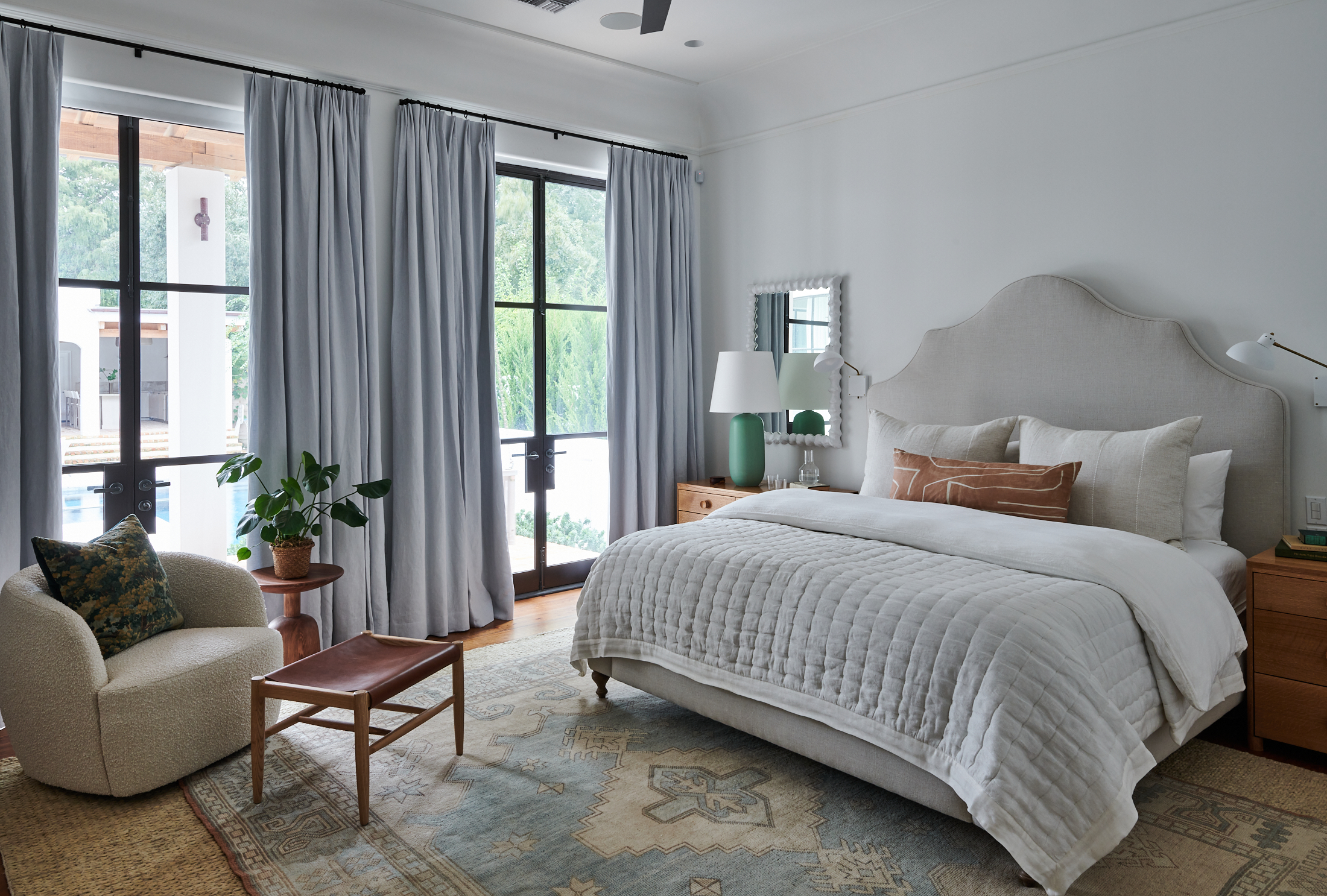 Primary Bedroom by Alison Gootee Photography for Logan Killen Interiors 