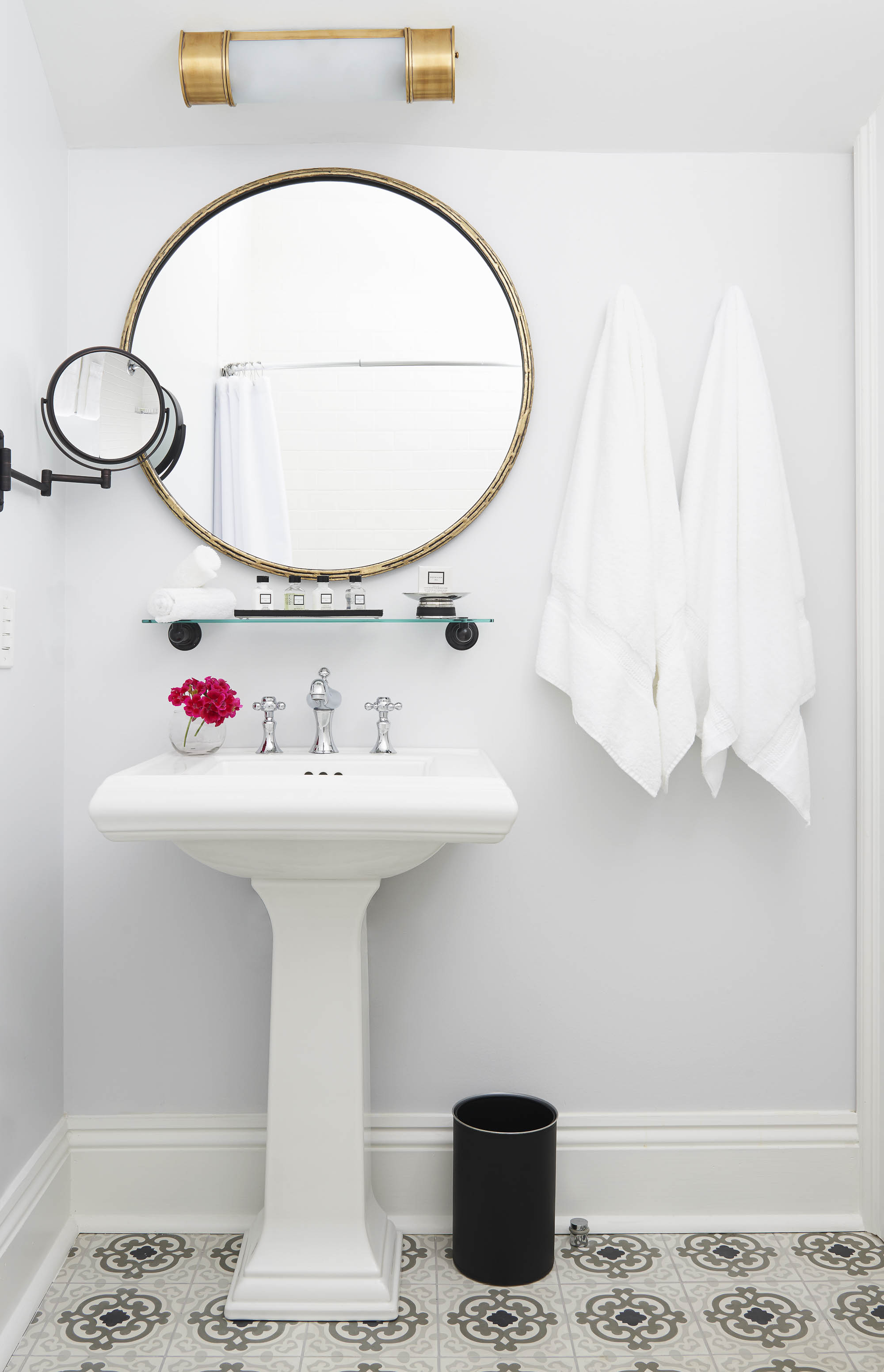 White bathroom sink with round mirror